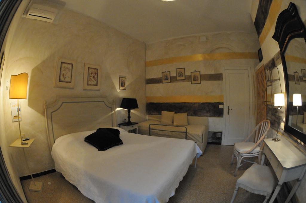 Hotel Atlantic マリーナ・ディ・カッラーラ 部屋 写真