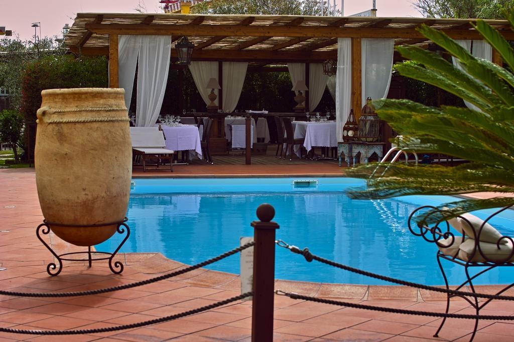 Hotel Atlantic マリーナ・ディ・カッラーラ エクステリア 写真