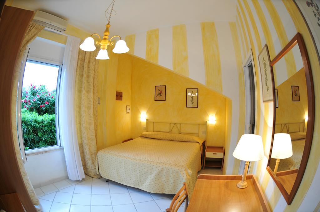 Hotel Atlantic マリーナ・ディ・カッラーラ 部屋 写真